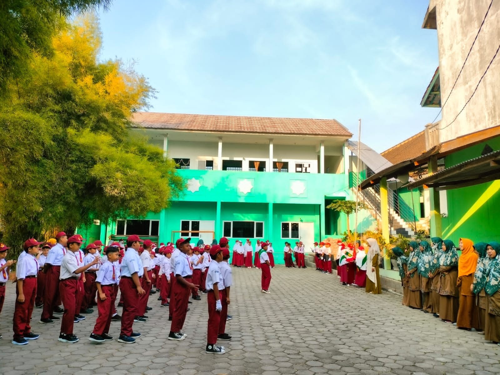 Kegiatan upacara SDIT Tamaddun